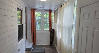 3-bedroom 1 bath house in amazing Manchester with AC