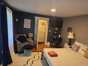 3 室のベッドルーム、アイロン / アイロン台、WiFi (無料)、ベッドシーツ