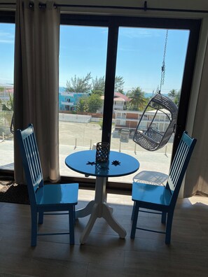 Dining - Private Plunge Pool Rooftop Veranda Upscale Studio in South San Pedro Town (San Pedro)