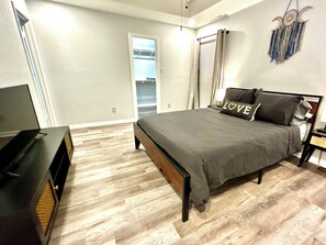 4 bedrooms, iron/ironing board, Internet