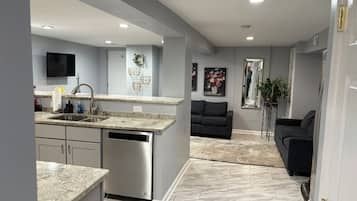 Comfort Suite | Private kitchenette | Full-size fridge, microwave, oven, stovetop