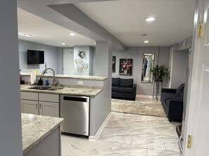 Comfort Suite | Private kitchenette | Full-size fridge, microwave, oven, stovetop