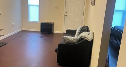 3-bedroom condo in lovely Lake Charles with AC