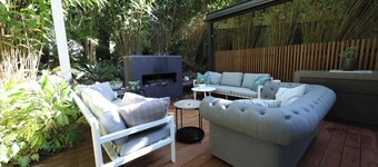 stylish beach escape - chic indoor to tropical outdoor flow - minutes to beach.