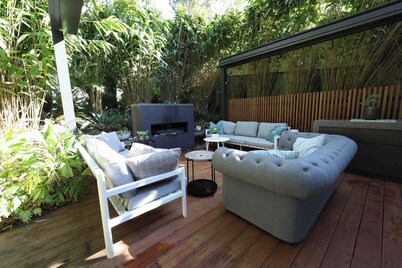 stylish beach escape - chic indoor to tropical outdoor flow - minutes to beach.