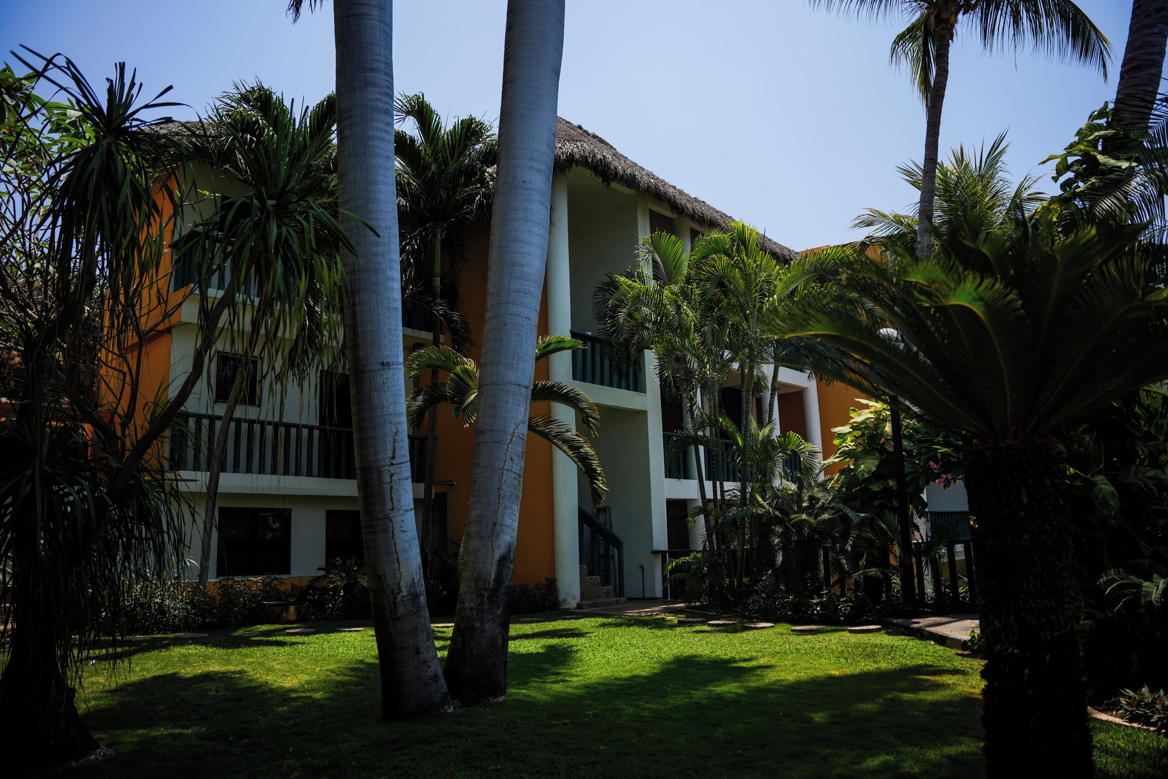 Habitación superior, vista al jardín | Área de sala de estar