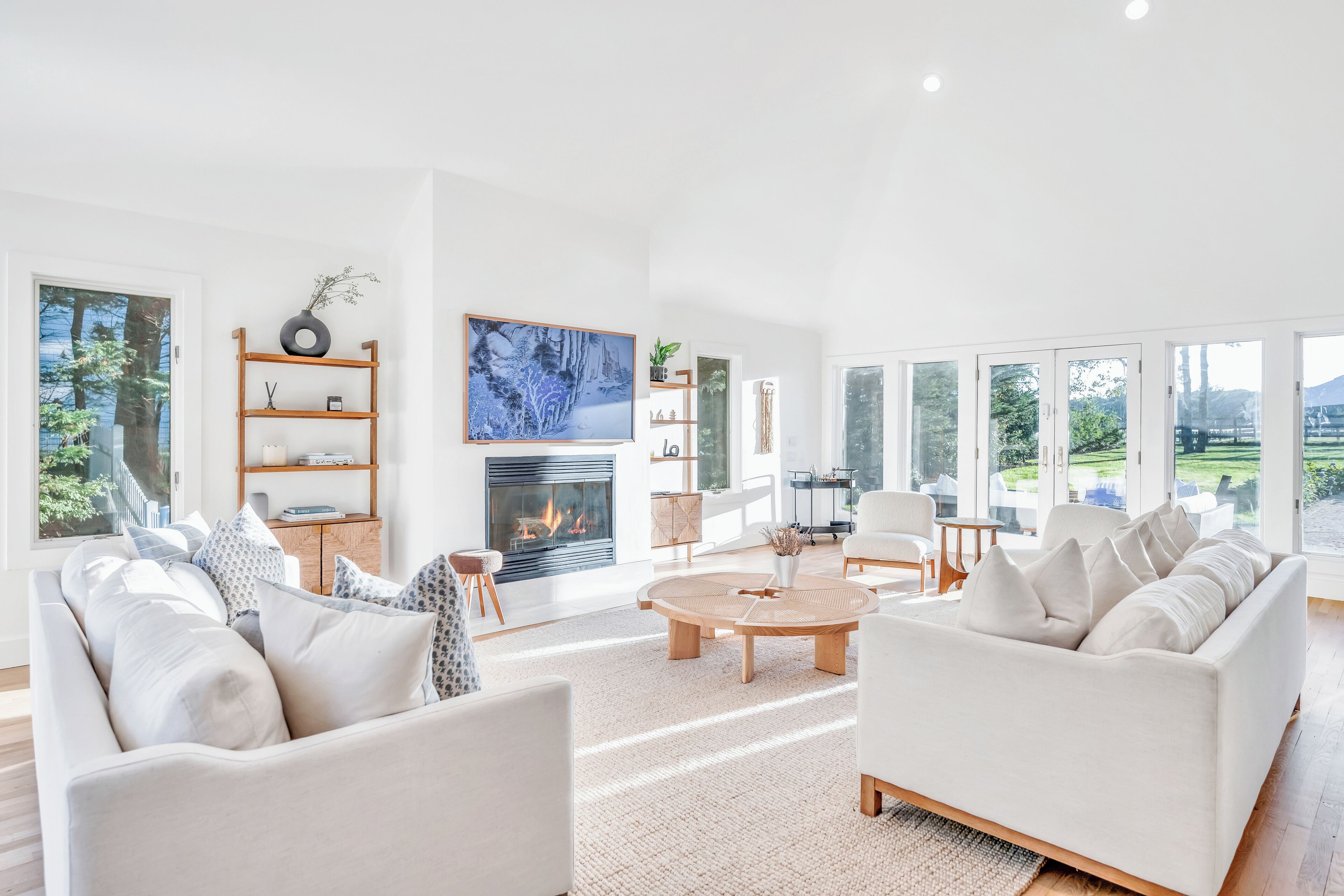 Smart TV, fireplace, foosball, books