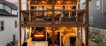 Wilderhaus-Sauna-GameRoom-3 KINGS-PlayRoom-1mi SDC-HotTub-RockClimbing-NinSwitch