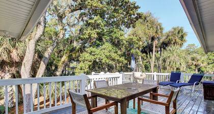 Newly renovated Beach House, 2 mins from Beach w/ Bonus Surf Shack Bunk Room!