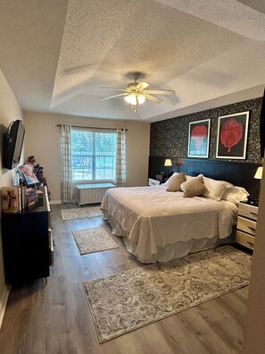 3 bedrooms, desk, free WiFi, bed sheets - 3B 2bath House in charming Gulf Breeze with private pool and privacy fence.  (Gulf Breeze)