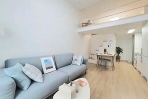 Room - Dongdaemun Market Duplex Apartment (Seoul)