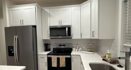 1 mi from Toomer’s / 2 mi from Jordan Hare
Sleeps 8