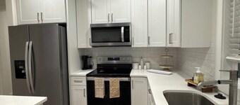 1 mi from Toomer’s / 2 mi from Jordan Hare
Sleeps 8