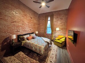 2 habitaciones, tabla de planchar con plancha, wifi y ropa de cama 