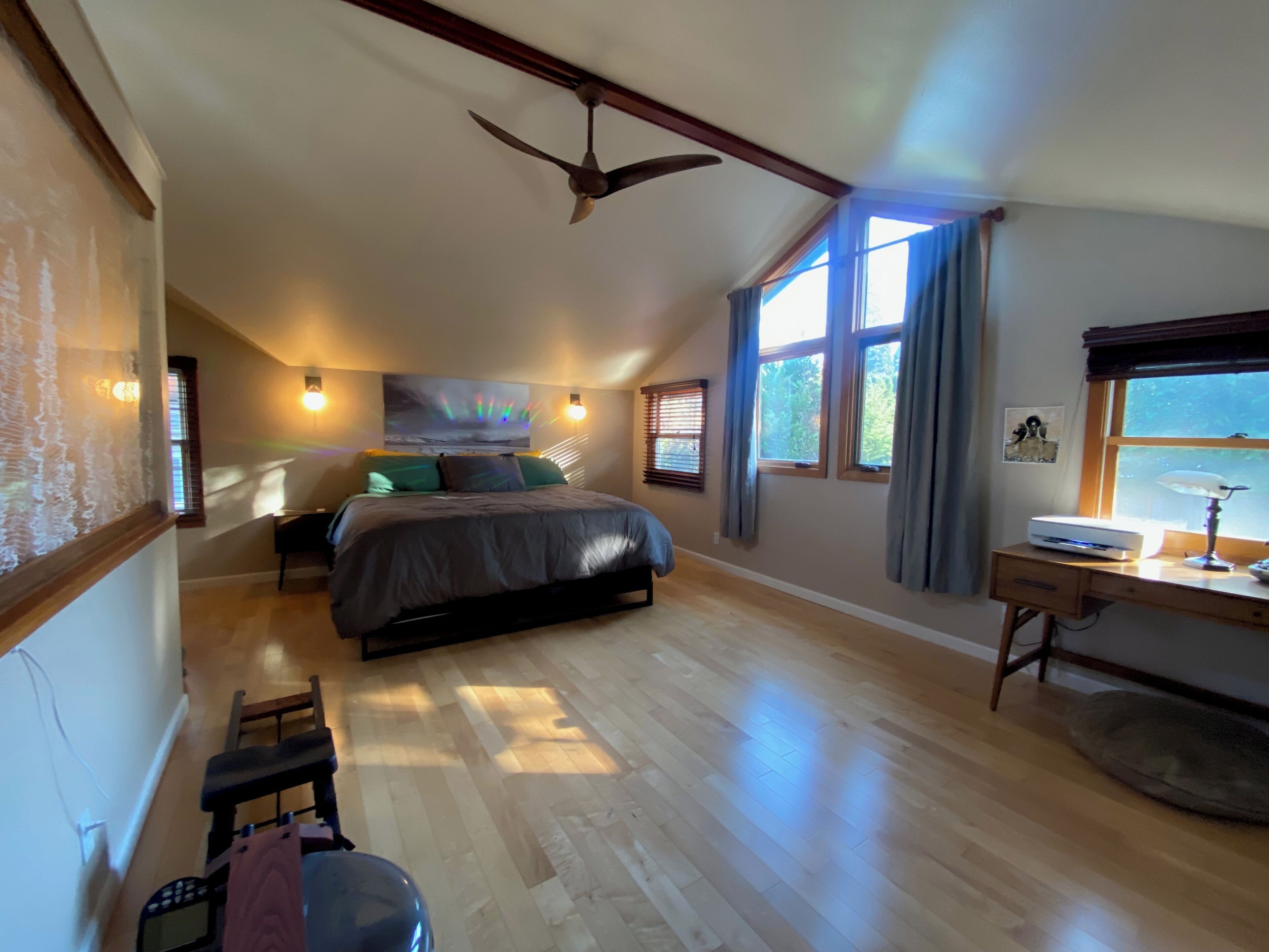 3 bedrooms, iron/ironing board, internet, bed sheets