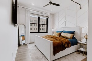 Schreibtisch, Bügeleisen/Bügelbrett, Reisekinderbett, kostenloses WLAN