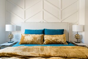 1 habitación, tabla de planchar con plancha y cuna de viaje