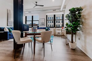 Unclassified image, 2 of 30, button