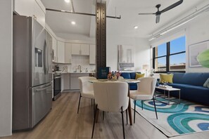 Unclassified image, 4 of 30, button