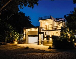 المنشأة من الخارج