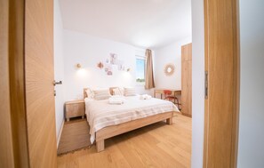 2 bedrooms, travel cot, free WiFi