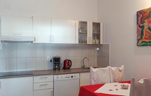 Fridge, microwave, stovetop, dishwasher - Lovely apartment in Maslenica with WiFi (Maslenica)