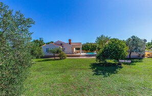 Exterior - Beautiful home in Peroj (Peroj)