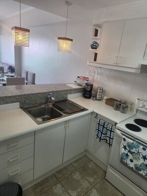 Microwave, oven - HOTEL COLON SALINAS OCEAN VIEW (Salinas)