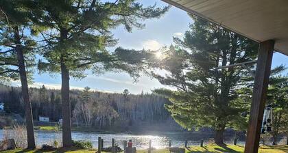 Cozy Cottage on the Nashwaak River, access to river and NB Trail system