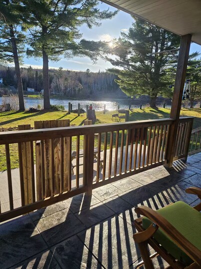 Cozy Cottage on the Nashwaak River, access to river and NB Trail system