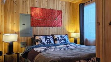 2 bedrooms, iron/ironing board, WiFi, bed sheets
