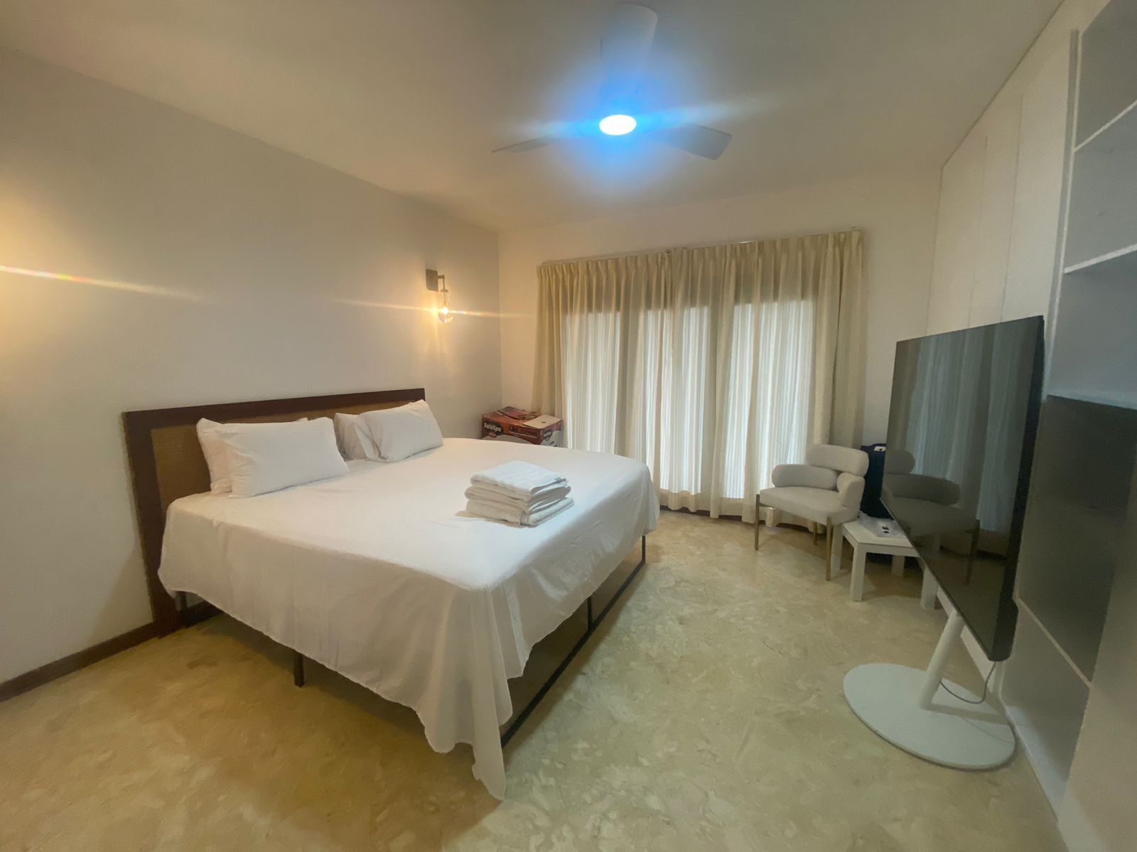 3 bedrooms, iron/ironing board, bed sheets