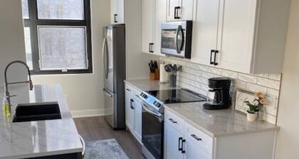 Upscale Condo in Downtown Lincoln - Walking distance to Memorial Stadium and PBA