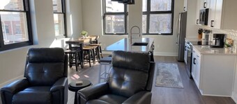 Upscale Condo in Downtown Lincoln - Walking distance to Memorial Stadium and PBA