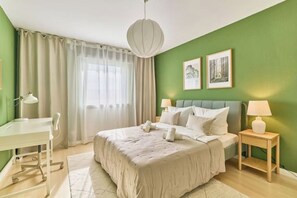 3 bedrooms, iron/ironing board, WiFi, bed sheets