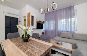 Interior - Awesome apartment in Crikvenica with WiFi (Crikvenica)
