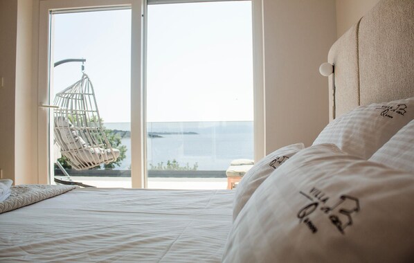 7 bedrooms, travel crib, free WiFi