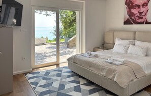 7 bedrooms, travel crib, free WiFi