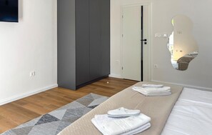7 bedrooms, travel crib, free WiFi - Beautiful home in Kraljevica (Kraljevica)