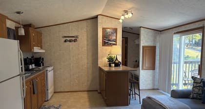 Cozy 2-bedroom cabin minutes from Kincaid Lake boat ramp