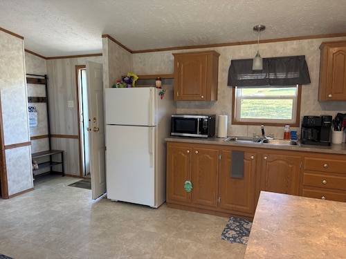 Cozy 2-bedroom cabin minutes from Kincaid Lake boat ramp