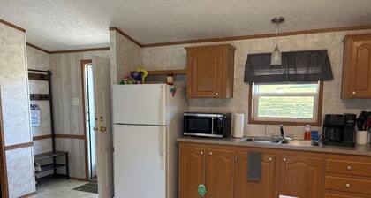 Cozy 2-bedroom cabin minutes from Kincaid Lake boat ramp