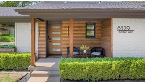 Exterior detail - Little Gem of White Rock Hills (Dallas)