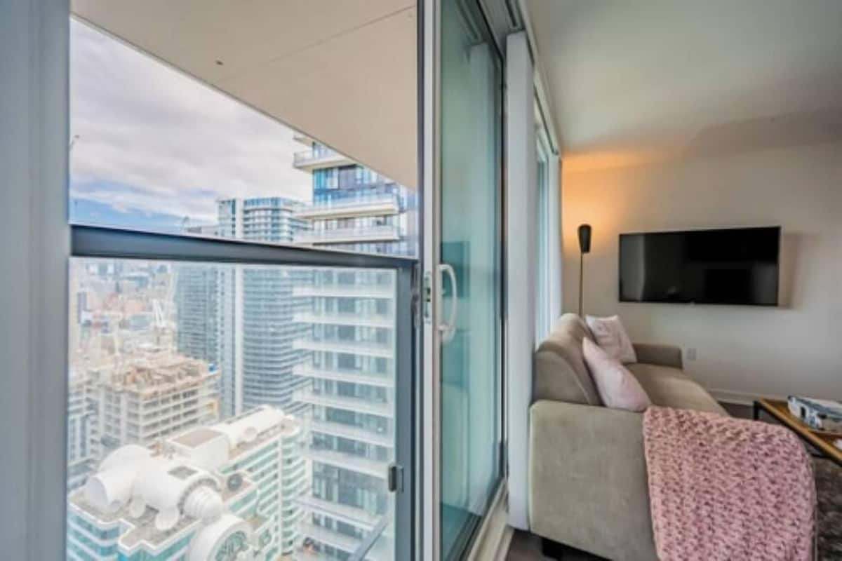 Panoramic Condo | Living area