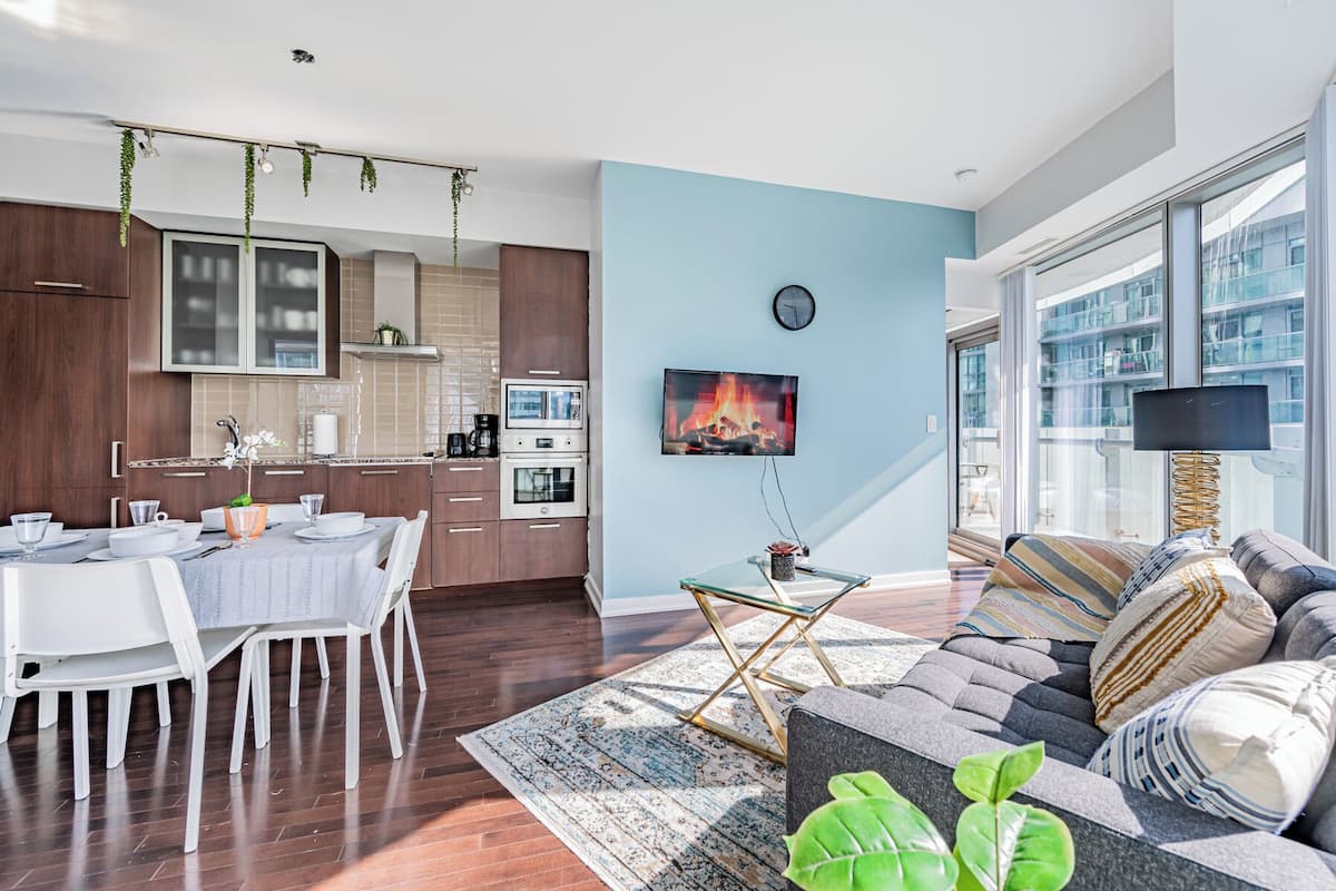 Signature Condo | Living area
