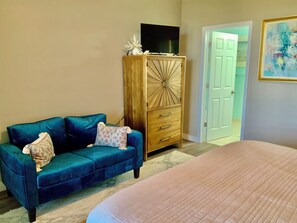 4 bedrooms, iron/ironing board, Internet, bed sheets