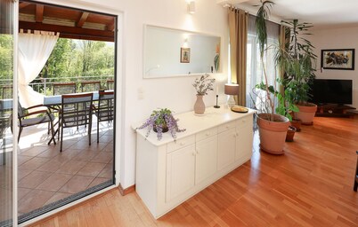 Lovely home in Jurdani with sauna