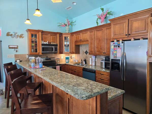 Private kitchen - Dog Friendly Dolly Parton Themed Pool House Oasis by the Beach (North Myrtle Beach)