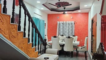 House, 3 Bedrooms, Smoking, Balcony | Living room