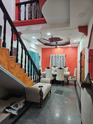 House, 3 Bedrooms, Smoking, Balcony | Living room - Charming Chennai Home With Modern Amenities (Chennai)